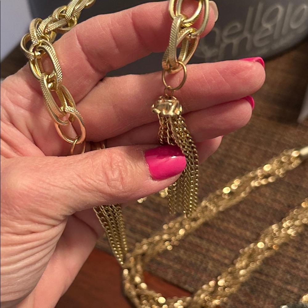 Chic Gold Chain & Earrings - Picture 12 of 13